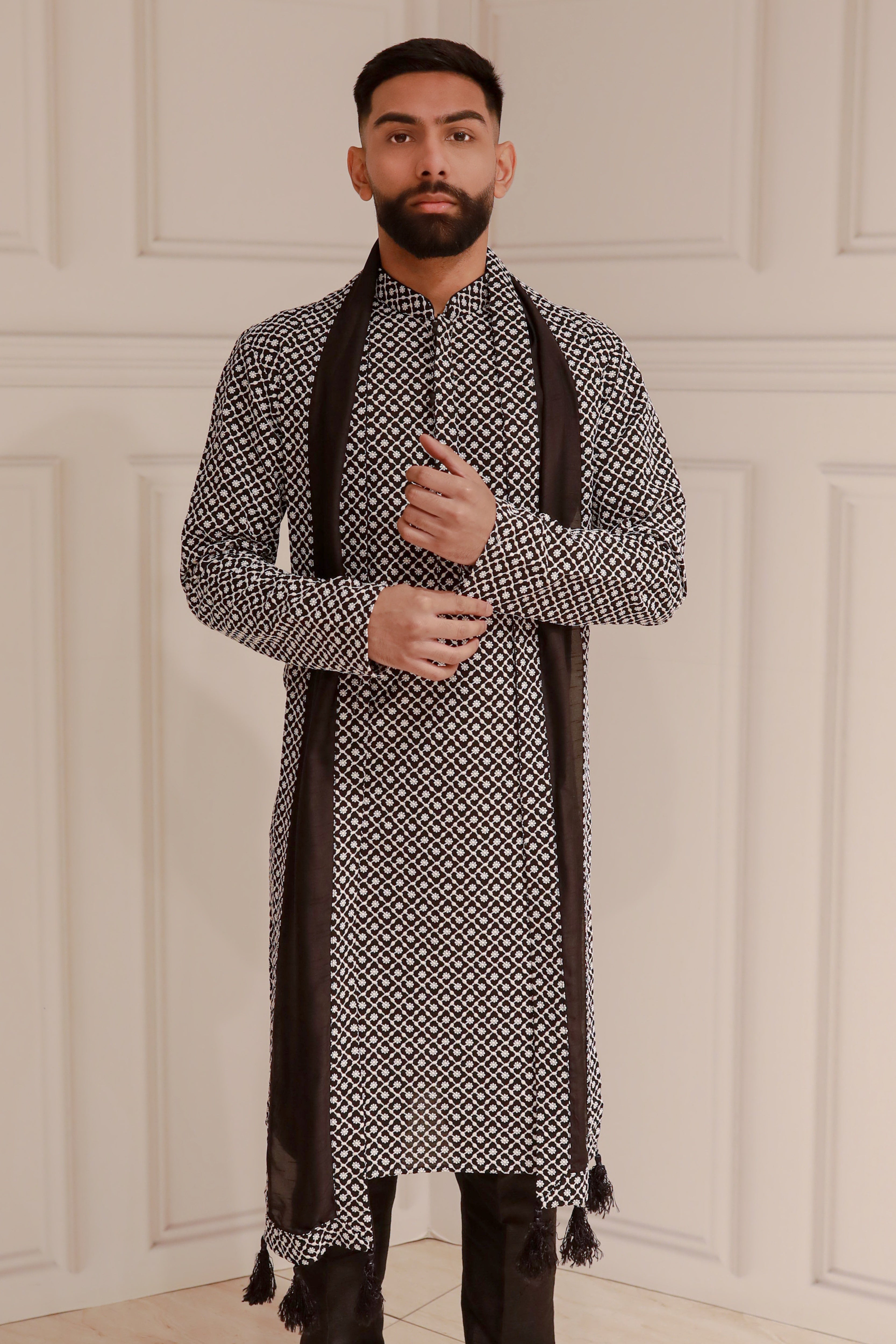 ELEGANT BLACK EMBROIDERY KURTA WITH TROUISER AND STOLE