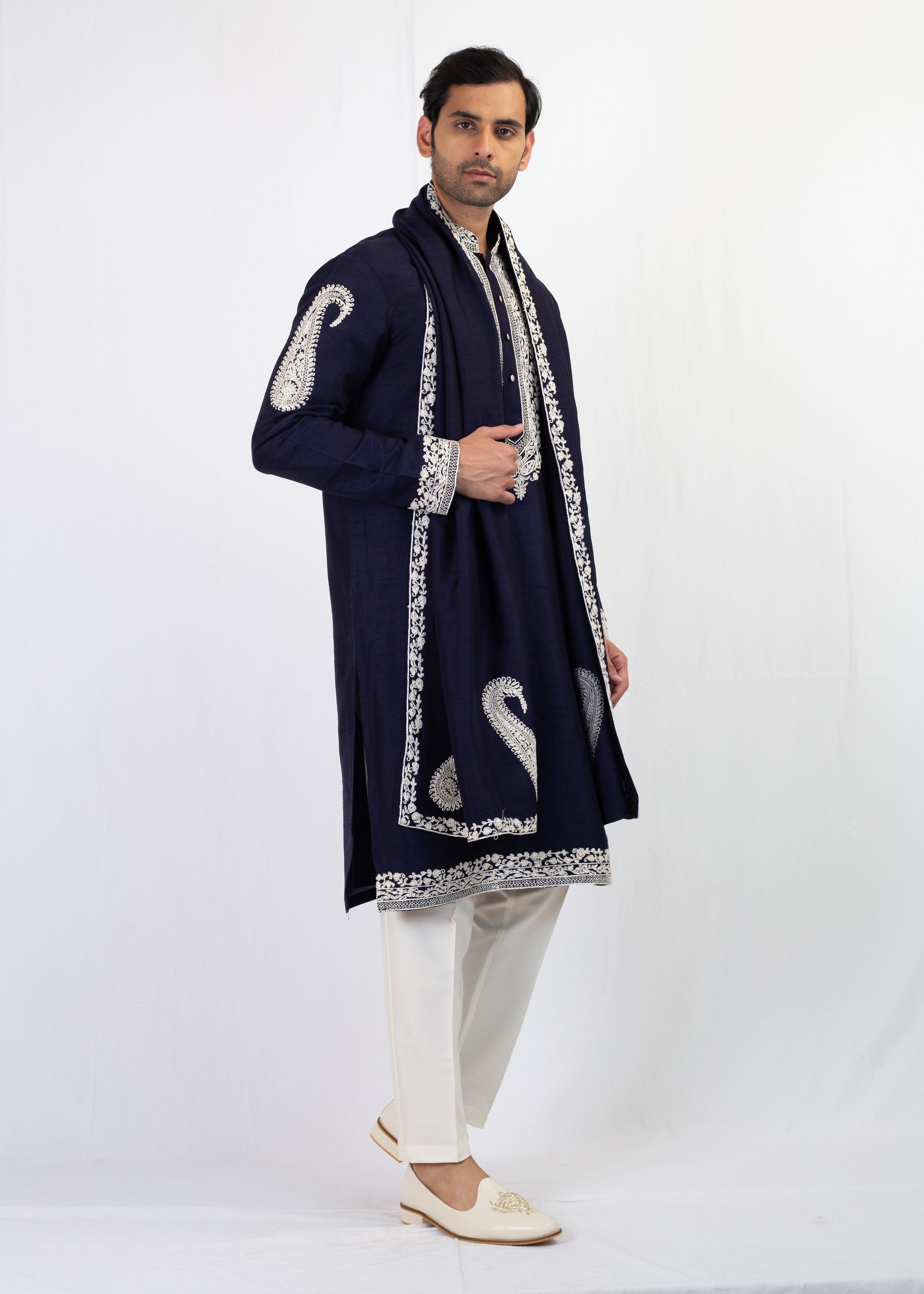 NAVY BLUE EMBROIDERY KURTA AND TROUSER WITH STOLE