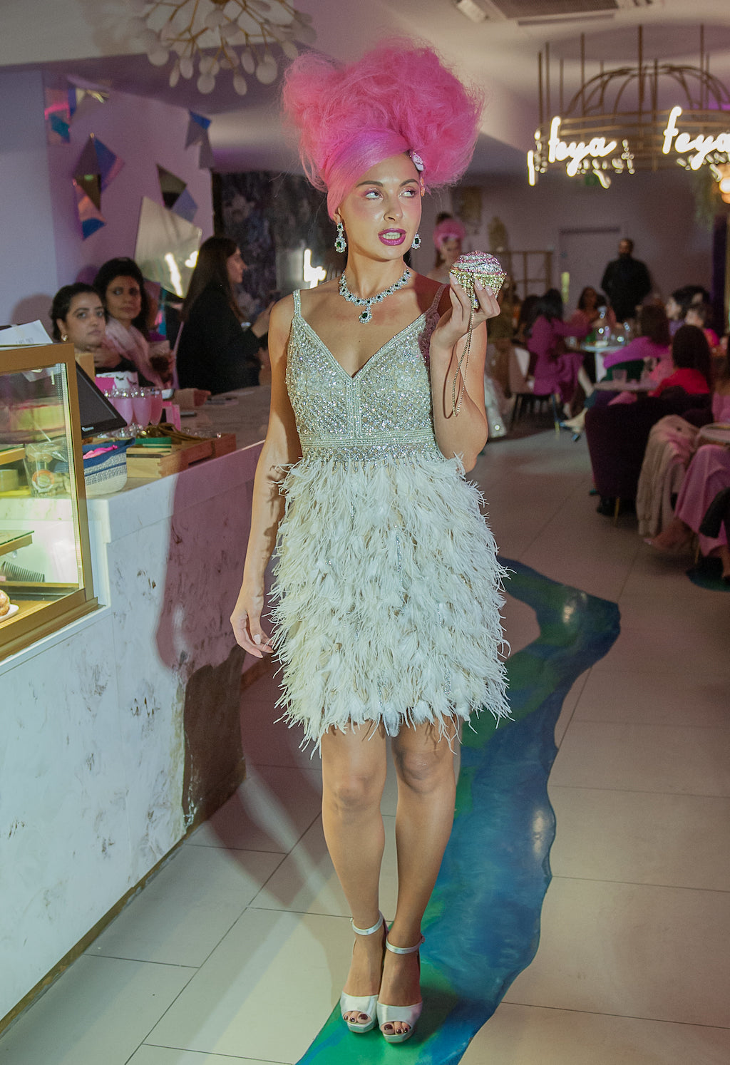 Ivory Short dress with feathers