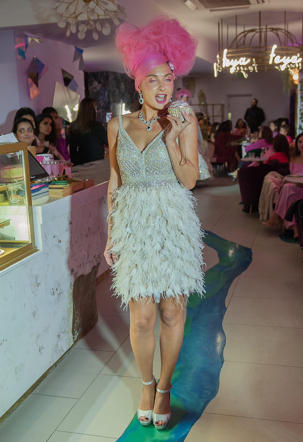 Ivory Short dress with feathers