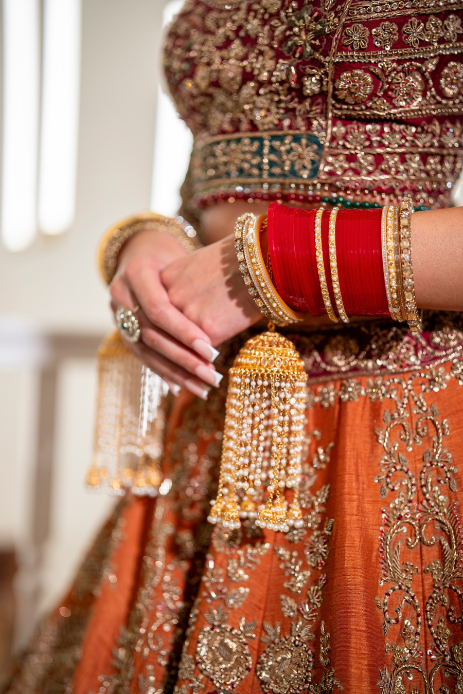 BANGLES / BRACELETS