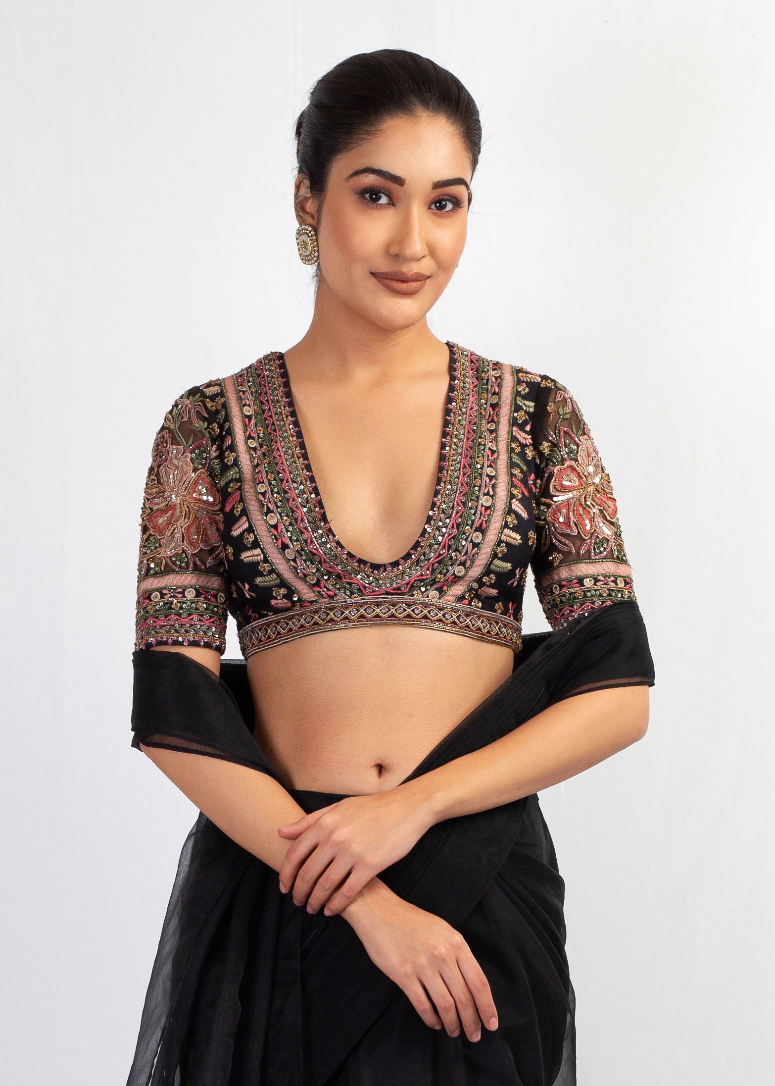 STYLISH BLACK PLAIN STIRCHED SAREE WITH EMBROIDERY TOP