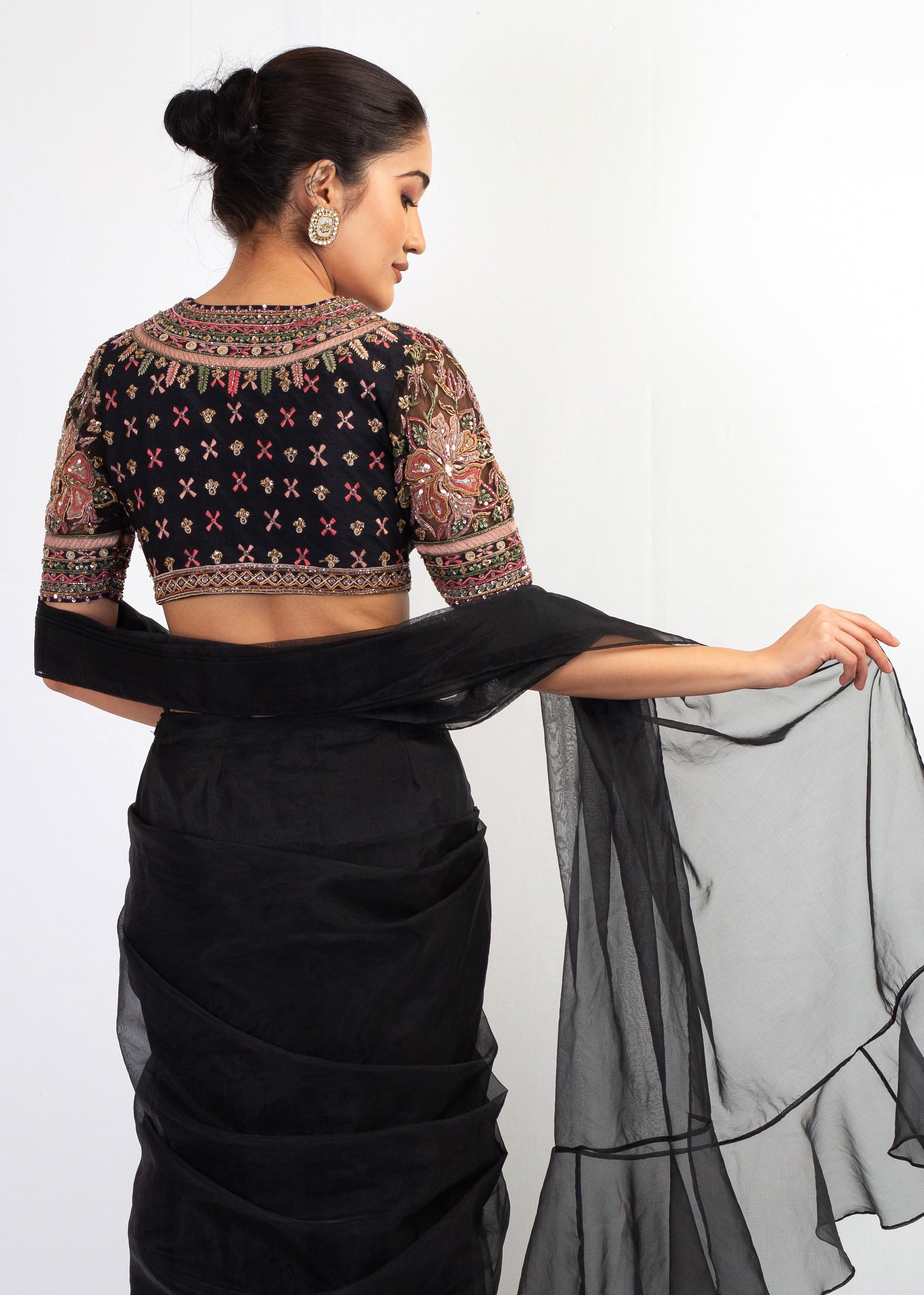 STYLISH BLACK PLAIN STIRCHED SAREE WITH EMBROIDERY TOP
