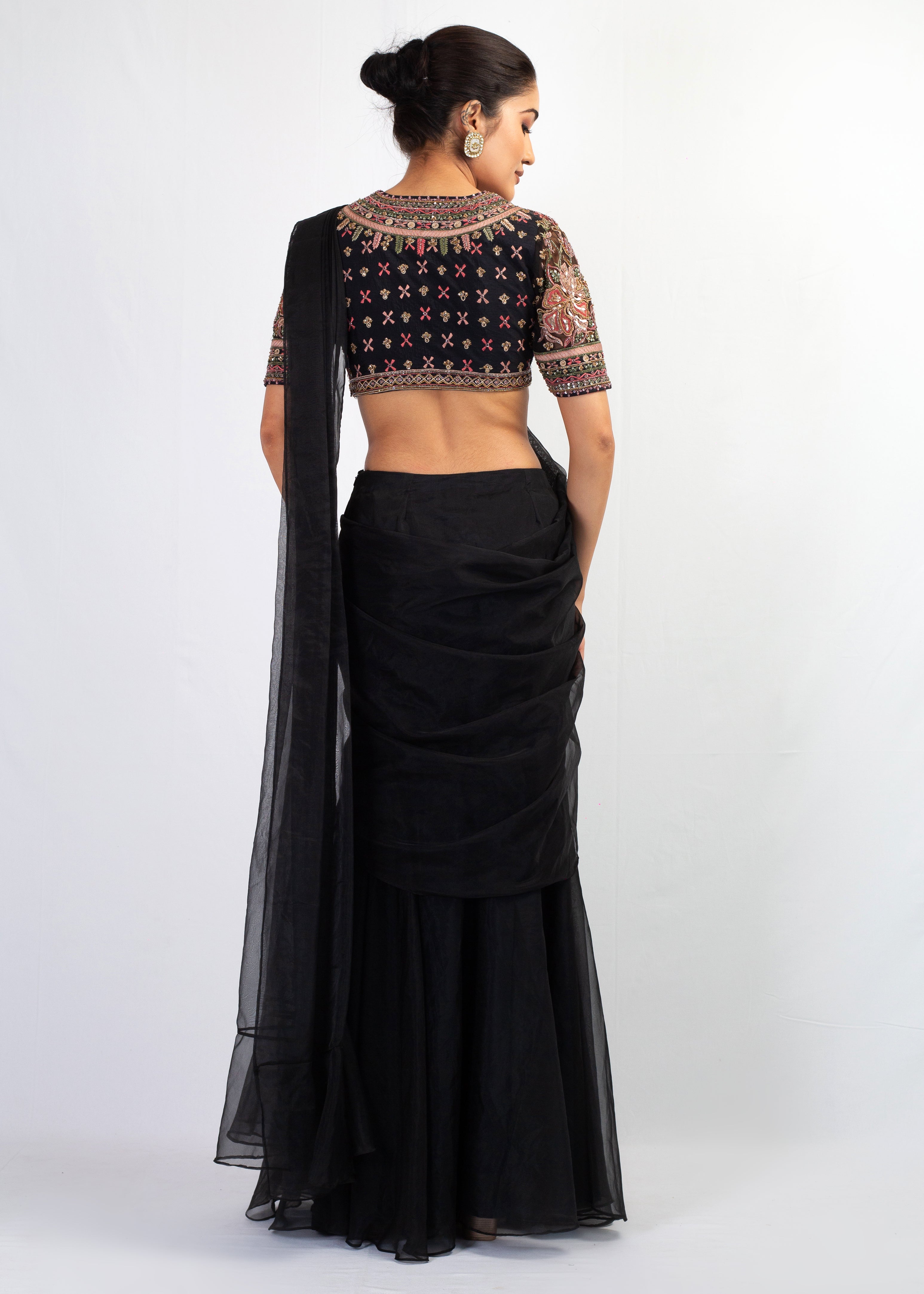 STYLISH BLACK PLAIN STIRCHED SAREE WITH EMBROIDERY TOP