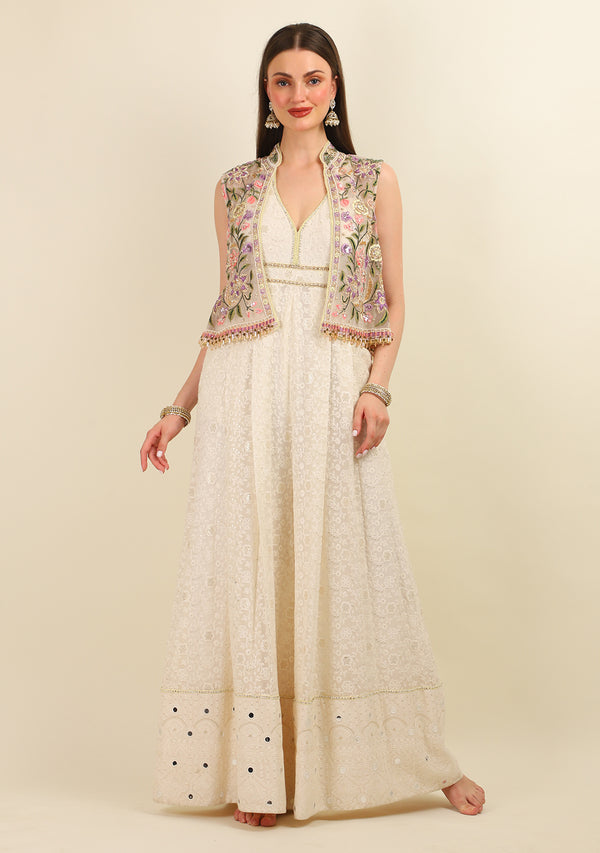 EMBROIDERY CAPE WITH WHITE JUMPSUIT