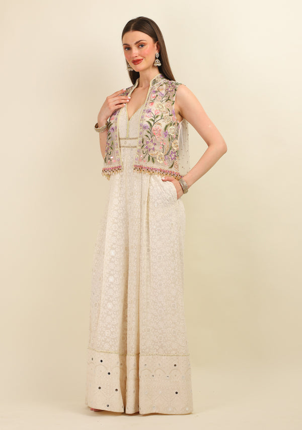 EMBROIDERY CAPE WITH WHITE JUMPSUIT