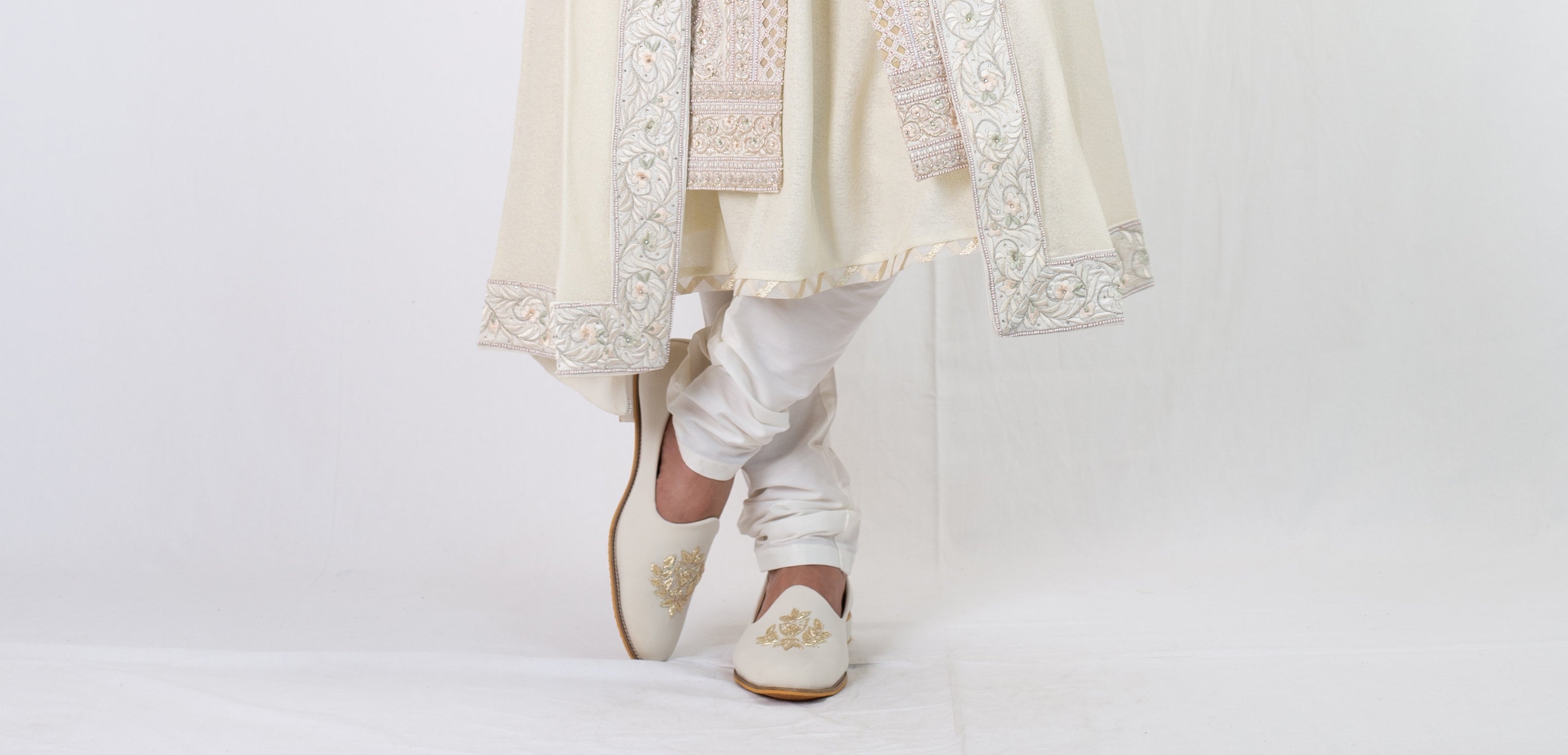 IVORY BRIDAL EMBROIDERY SHERWANI BALA TROUSER WITH STOLE TURBAN & MALA