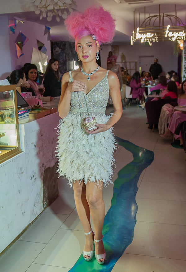 Ivory Short dress with feathers